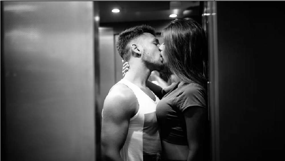 А моя любовь живет на 25 этаже или правила секса в лифте 