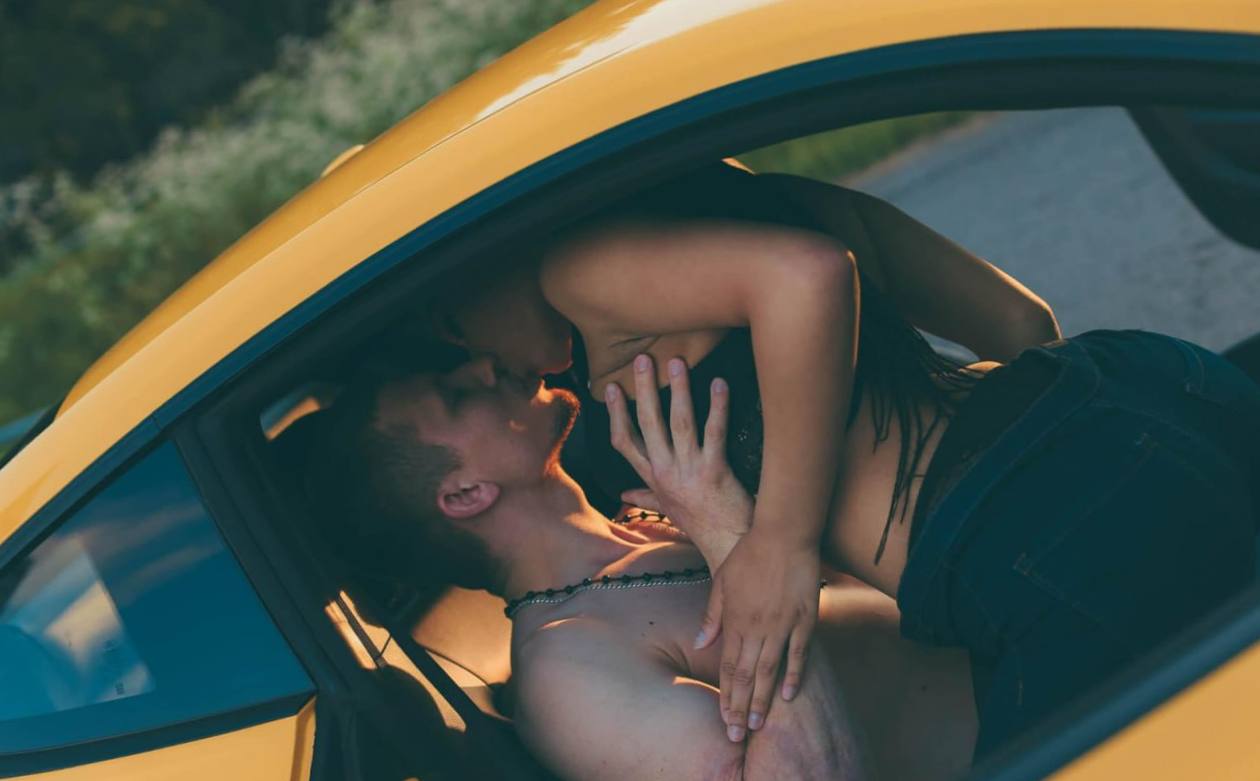 Интимные шалости или секс в авто